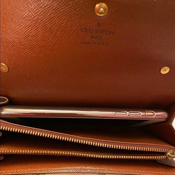 Louis Vuitton wallet crossbody - Picture 12 of 12